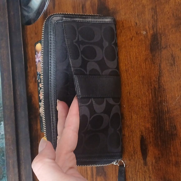 Classic Signature C Jaqard Fabric W/ Buckled Accent Zippered Cardholder Wallet - Picture 13 of 16